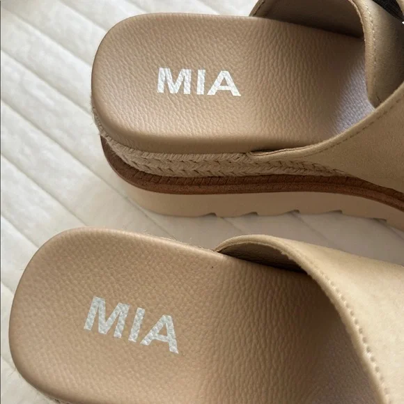 MIA Women's Beige Buckle Slide Sandals
Worn once - Picture 4 of 5